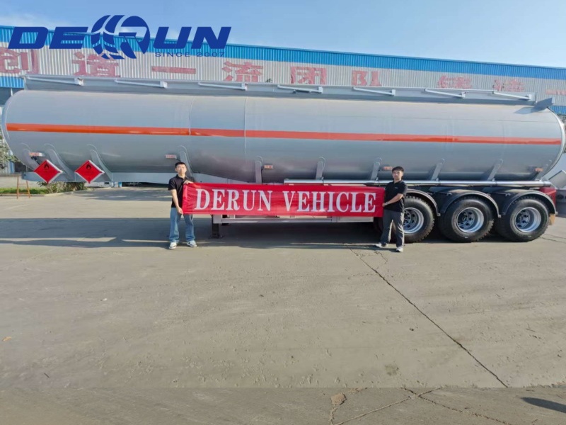 Derun Drei-Achsen-Öltank-Halbanhänger erfolgreich nach Argentinien verschifft