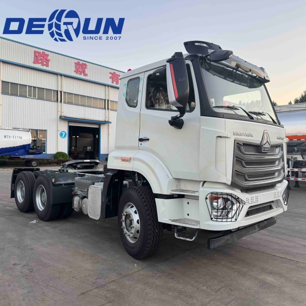 Synottrok Howo NX 6 × 4 Traktorwagen